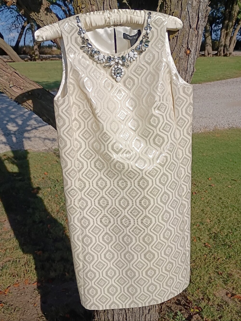 NEW✨White House Black Market Metallic Jacquard Jeweled Shift Sleeveless Dress